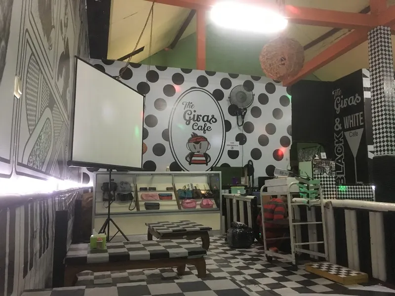 the giras cafe