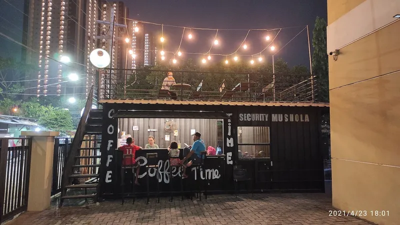 Cafe Merr 57