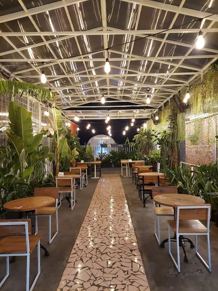 Demandailing Cafe & Eatery - MERR