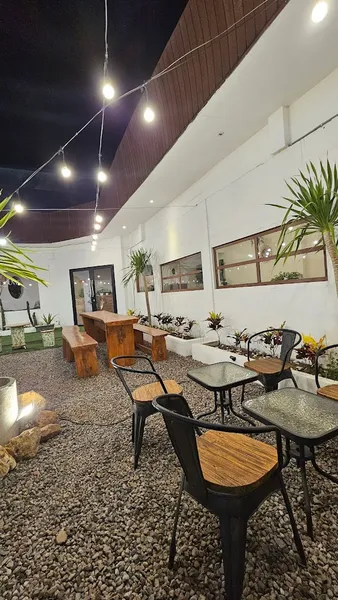 LOUVÉ Cafe & Eatery