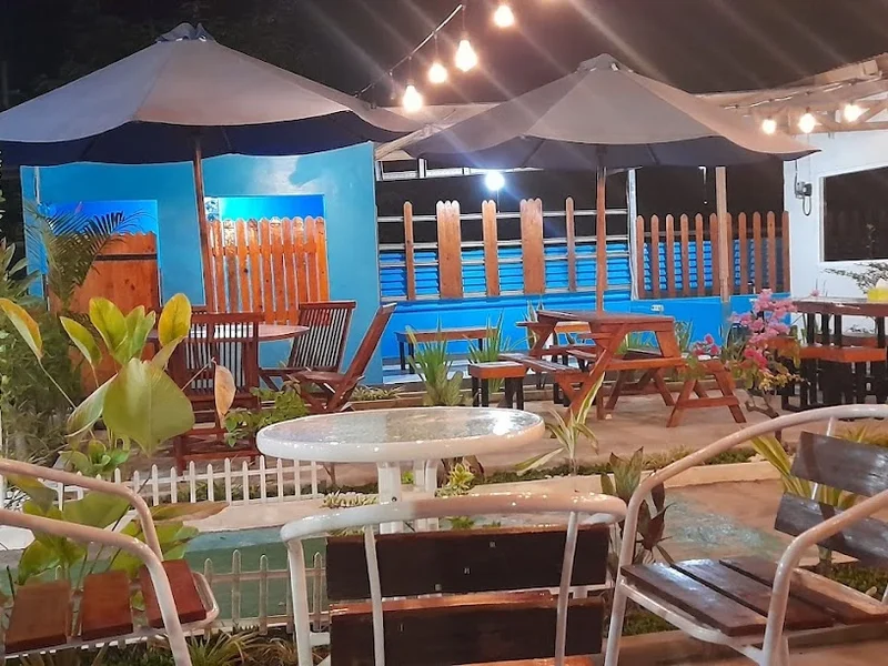 UPTREND Cafe & Resto