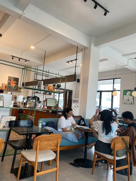 Titik Koma Grand Eastern