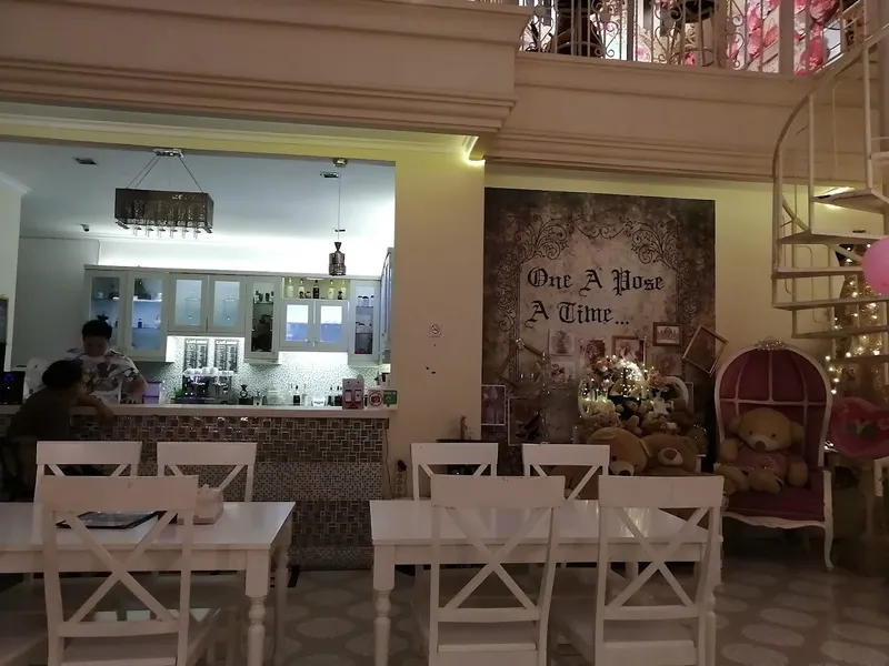 One Pose Cafe