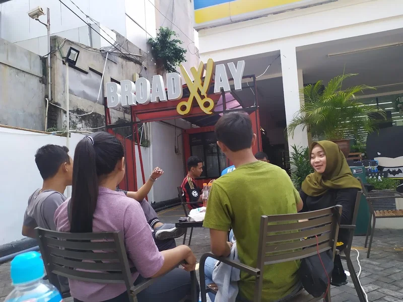 Point Cafe Raya Darmo