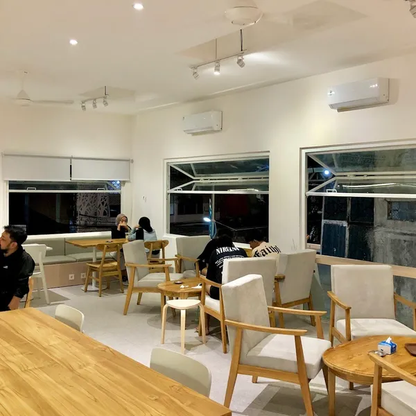 Kopi Titik Koma Siwalankerto