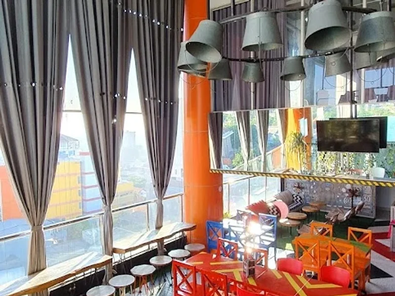 G Lounge Kitchen & Bar