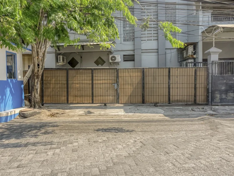 RedDoorz near Widya Mandala University