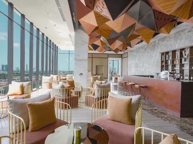 Whiz Luxe Hotel Spazio Surabaya