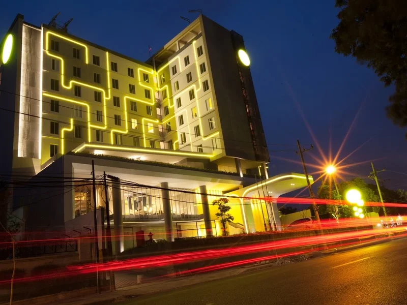 Yello Hotel Jemursari