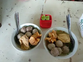 Daftar 10 tempat makan bakso di Medokan Ayu Surabaya