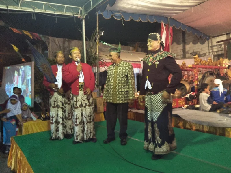 Bakso Tenes & Mie Ayam "MU"
