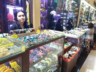 Daftar 5 toko oleh oleh di Rawa Bunga Jakarta Timur