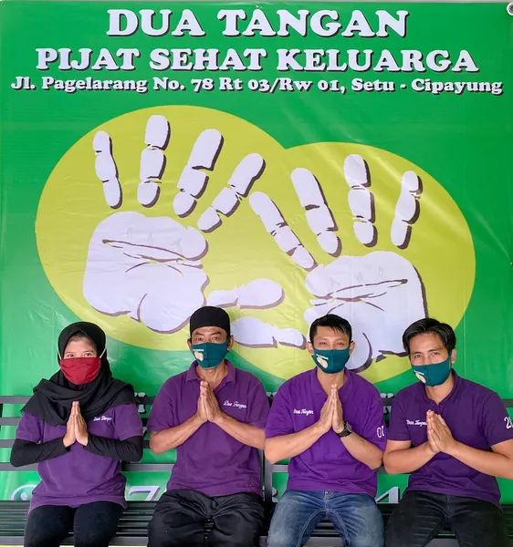 DUA TANGAN PIJAT SEHAT KELUARGA
