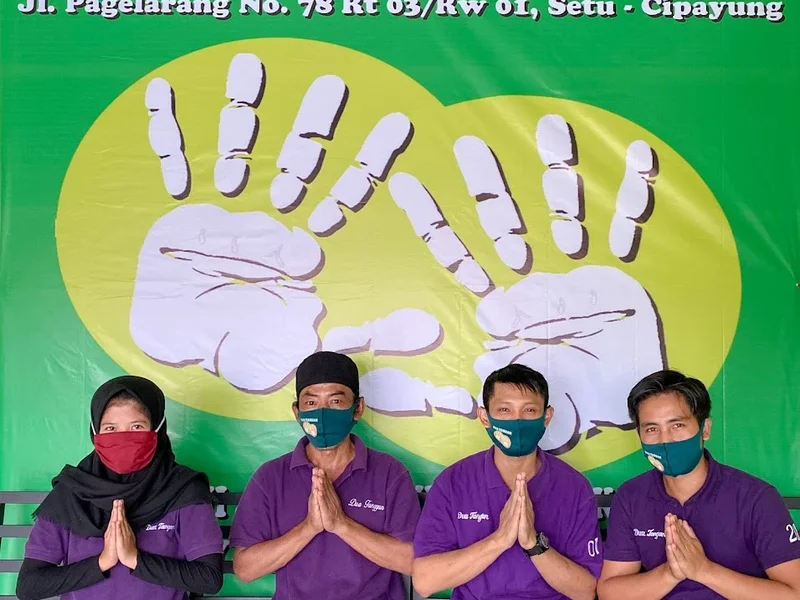 DUA TANGAN PIJAT SEHAT KELUARGA