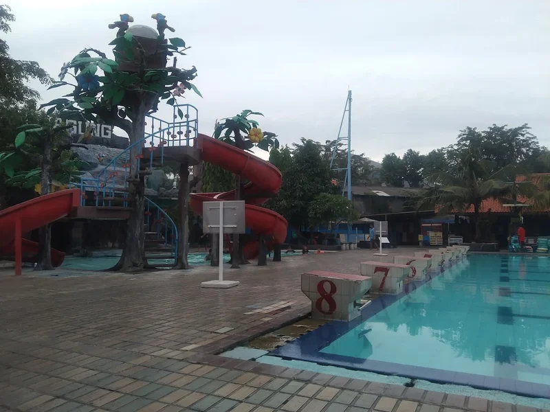 Kolam Renang HS Agung