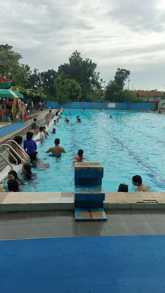 kolam renang brigif kalisari