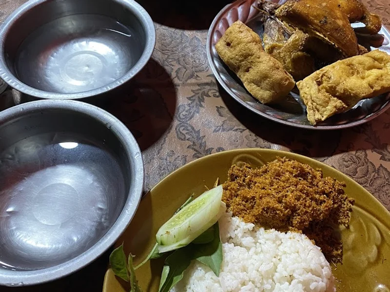 Warung Bebek Goreng - Ayam Goreng Lestari