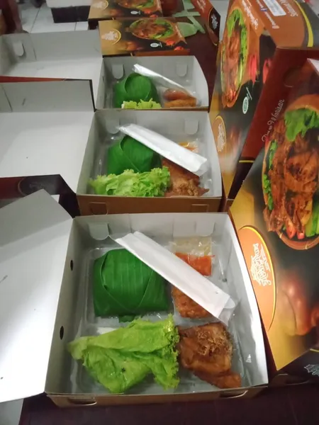 Ayam Abah Arief Pacarkeling (Ayam Bakar Utuh Ayam Goreng Belakang Kedokteran UNAIR Surabaya)