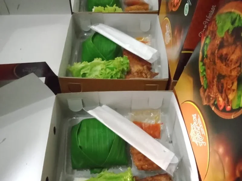 Ayam Abah Arief Pacarkeling (Ayam Bakar Utuh Ayam Goreng Belakang Kedokteran UNAIR Surabaya)