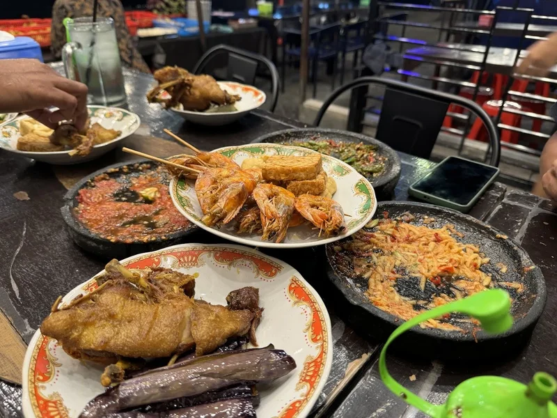 Padin Ikan Goreng - Bakar 24 Jam