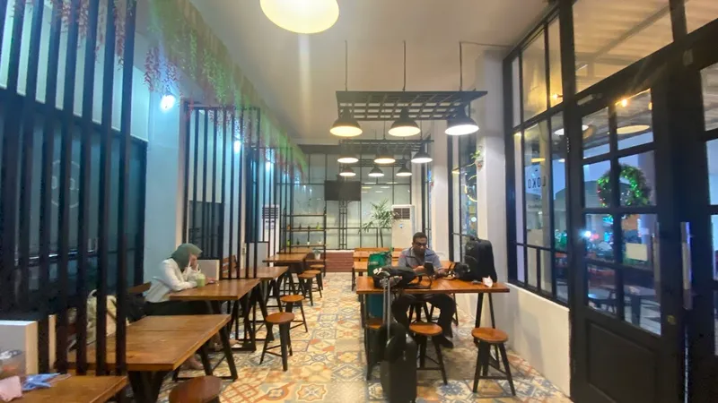 Loko Cafe Surabaya - Stasiun Gubeng Surabaya