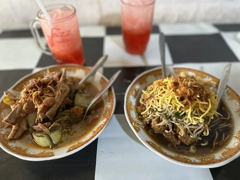 Warung Mbak Asih (Lontong Mie, Lodeh Ceker)