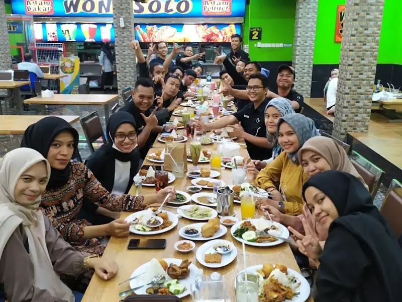 AYAM BAKAR WONG SOLO RUNGKUT MADYA