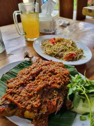 tempat makan ayam bakar di Kalijudan Surabaya