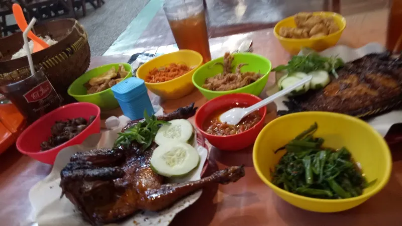 AYAM BAKAR PAK 'D' MULYOSARI