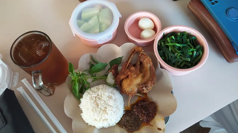 Bebek Pak Qomar Raya Kendangsari 88