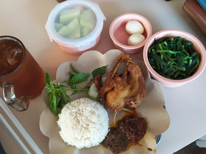 Bebek Pak Qomar Raya Kendangsari 88