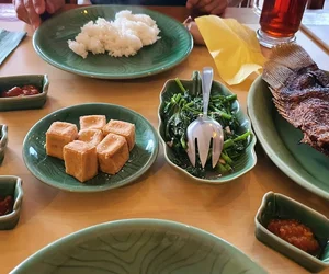 tempat makan ayam bakar di Kutisari Surabaya