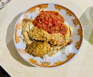 tempat makan ayam bakar di Wonokromo Surabaya