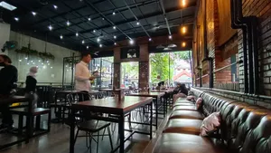 restoran mie di Dukuh Menanggal Surabaya