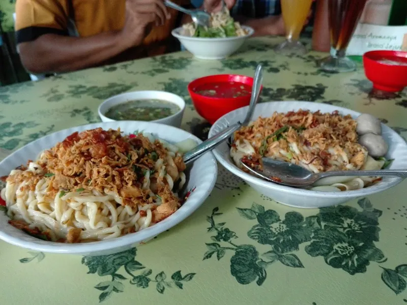Pangsit Mie Ayam Tenda Biru
