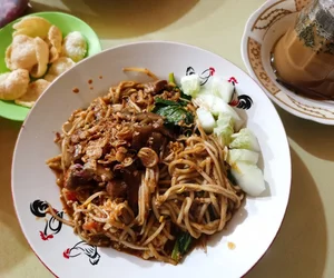 restoran mie di Pucangsewu Surabaya