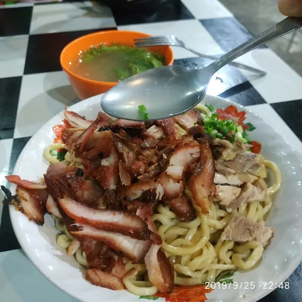 Pangsit Mie Up Pak Kumis