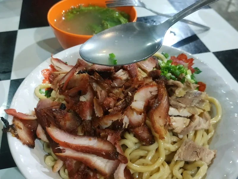 Pangsit Mie Up Pak Kumis