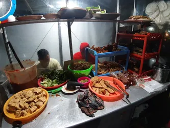 Daftar 5 restoran ayam penyet di Pucangsewu Surabaya