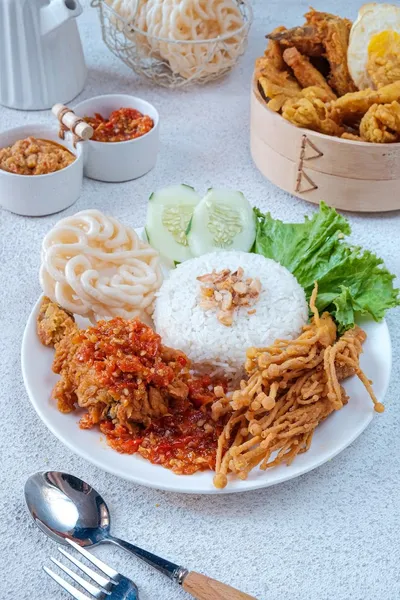 Ayam Geprek Bee & Lee Surabaya