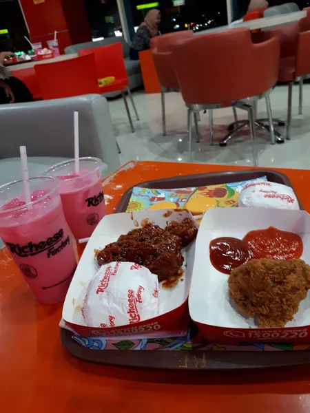 Richeese Factory - Royal Plaza