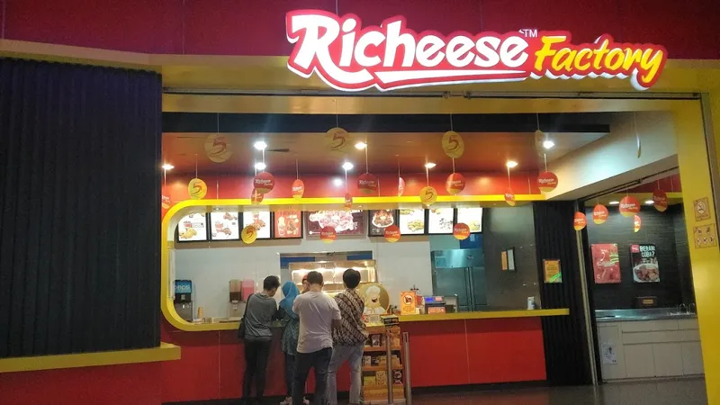 Richeese Factory - Royal Plaza