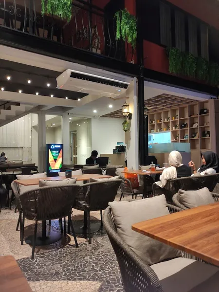 OL and NU cafe eatery