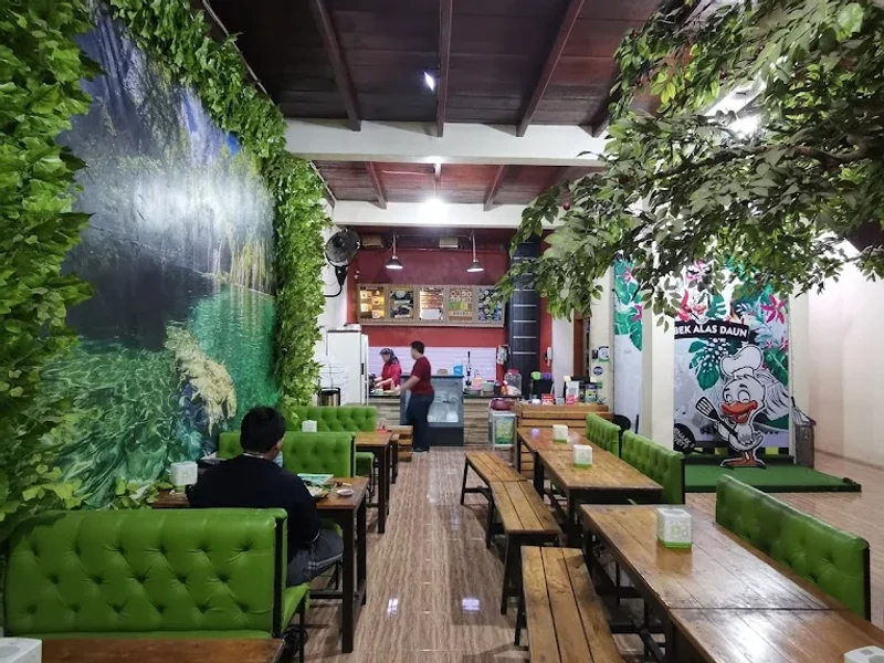 Kafe Bebek Alas Daun