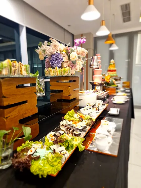 HARRIS Cafe Bundaran Satelit