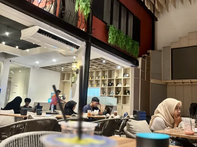 OL and NU cafe eatery