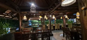 restoran outdoor di Mojo Surabaya