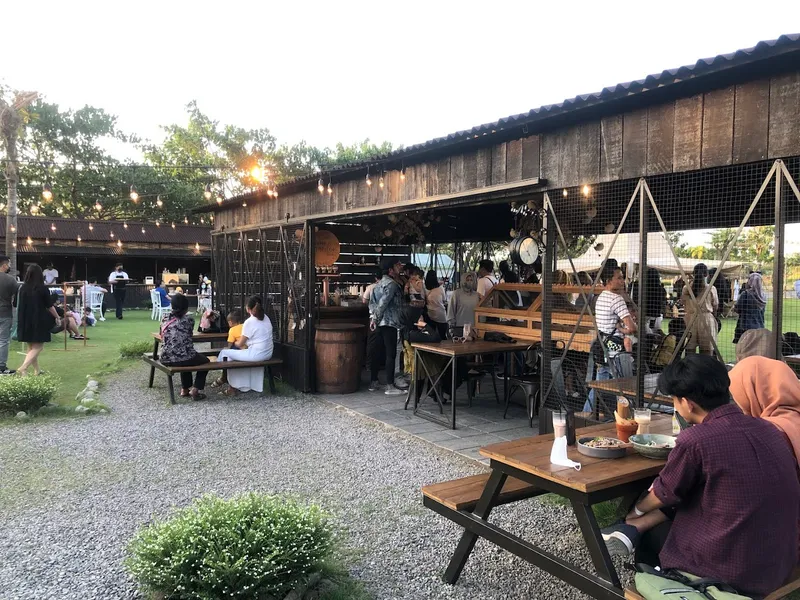 Rustic Market By The Lake