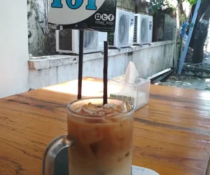 es kopi susu di Wonokromo Surabaya