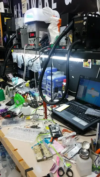 SERVICE IPHONE & LAPTOP